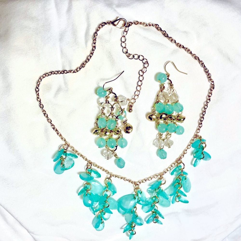 Necklace w earrings set